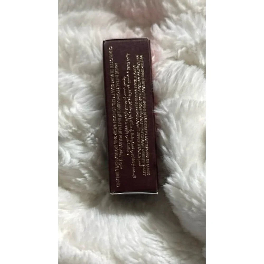 Matte Revolution Hot Lips Lipstick